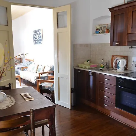 Vouni Lodge Country house *